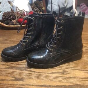 New White Mountain Reptile print combat boots